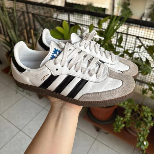 Samba 36 2/3 athletic shoes like new, black and white