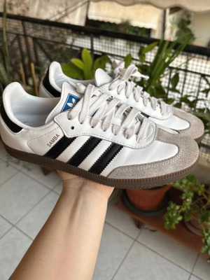 Samba 36 2/3 athletic shoes like new, black and white