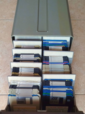 Floppy Disks 3.5" Used, Set of 100 with Games and Programs in Media Box