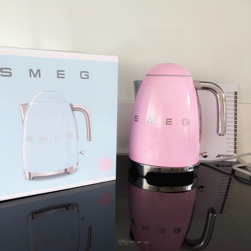 Smeg KLF03PKEU kettle pink like new with warranty until 10/2028