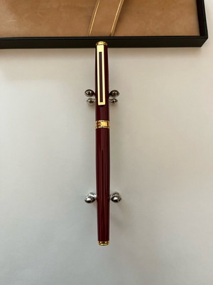 Πένα Colibri καινούρια μπορντώ με χαραγμένη λέξη Knockando