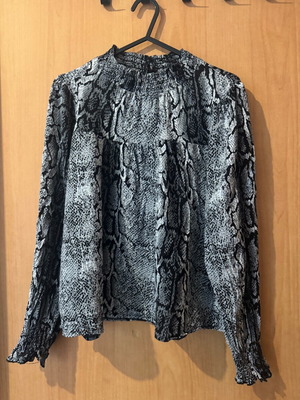 Anel blouse black and white snake print with high neck like new