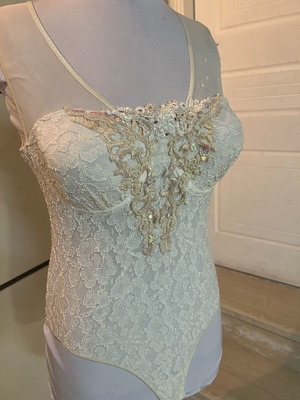 Vintage bodysuit like new with embroidery and lace, size L