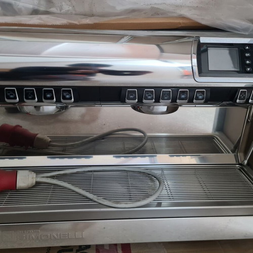Nuova Simonelli Aurelia Wave 3 Group professional espresso machine new