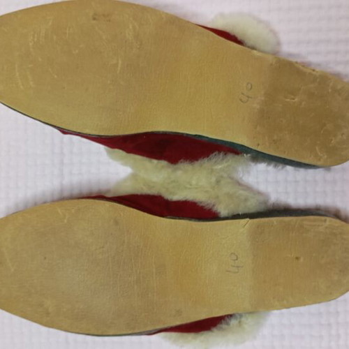 Fur slippers size 40 like new, red from Kastoria