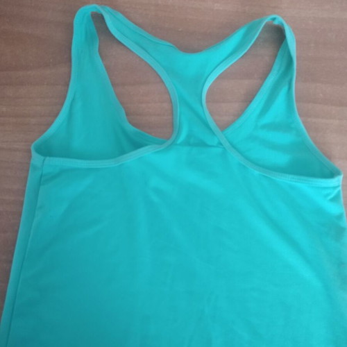 Women's Sports Shirts pack of 3 like new, size M