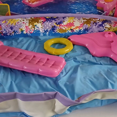 Barbie πισίνα μεταχειρισμένη με ελλείψεις και επισκευασμένα στηρίγματα