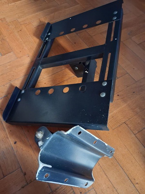 Adjustable metal TV support bracket for old TVs