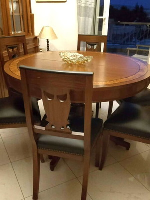Classic dining set with 6 chairs, like new, olive wood