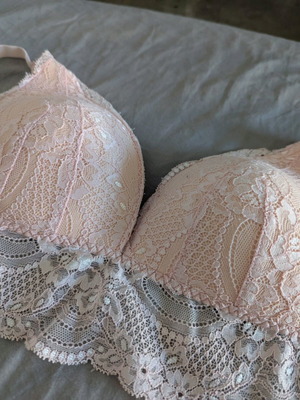 Pink nursing bra like new