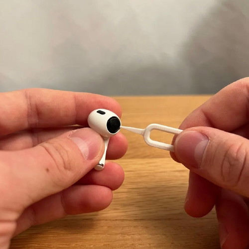 Cleaning tool for earphones and charging ports new