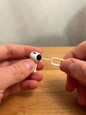 Cleaning tool for earphones and charging ports new