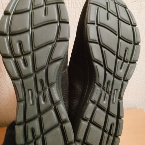 Skechers sports black sneakers new size 42
