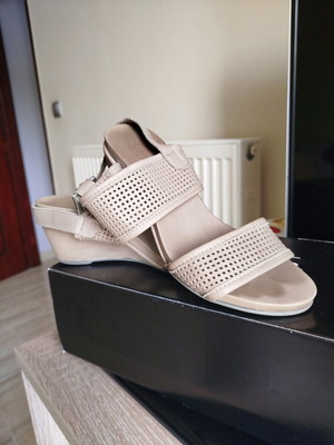 Women's platform sandals used, size 38