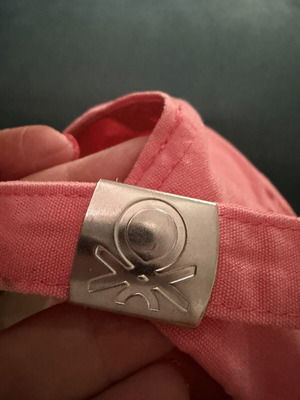 Benetton girls' hat coral size M-L like new