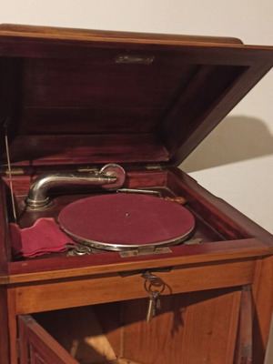 Vintage gramophone like new
