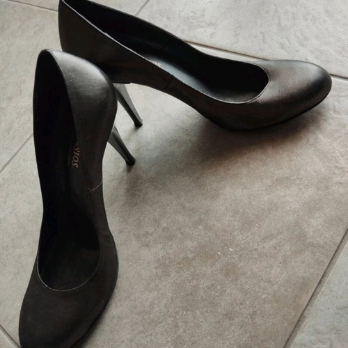 Gray Lamé Pumps Size 37 Like New