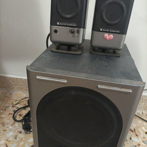 Altec Lansing 321 woofer with 2 speakers