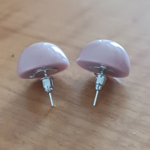 Plastic stud earrings set in lilac and dusty apple colors like new