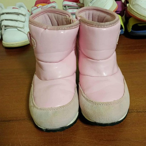 Puma kids boots like new, size 25