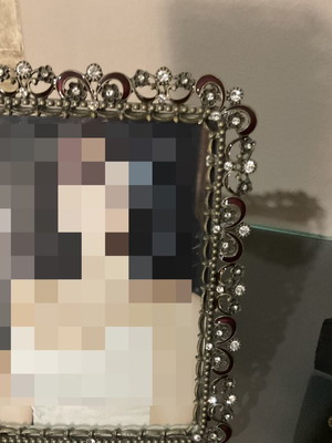 Σετ 2 μεταλλικές διακοσμητικές κορνίζες με σμάλτο και συλλεκτικό γυάλινο κηροπήγιο δώρο
