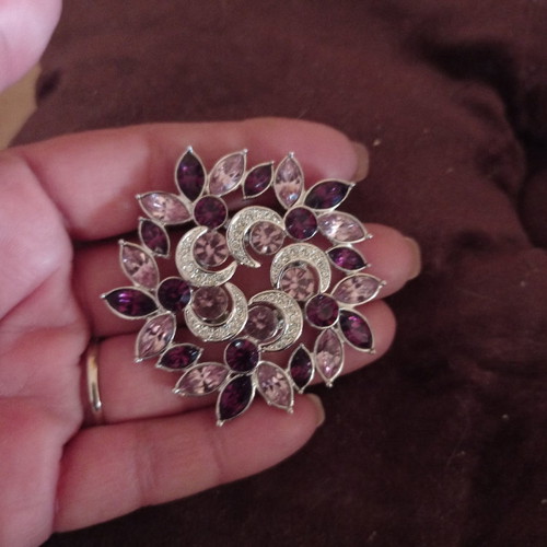Pin like new