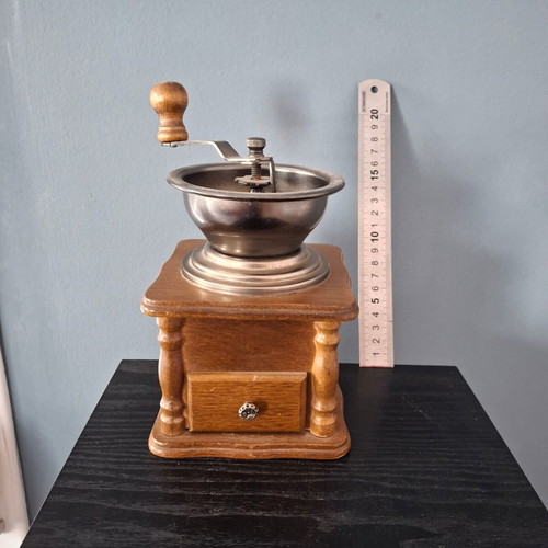 Vintage wooden manual coffee grinder like new with drawer
