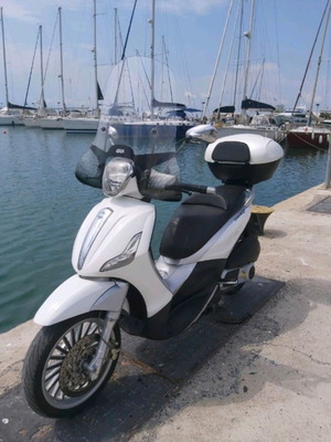 Piaggio Beverly 300i σκούτερ μεταχειρισμένο, άσπρο, 23.200 χλμ, 2013