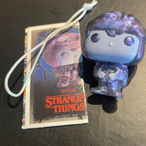 Stranger Things Kinder Joy figure VC262 with tag and string