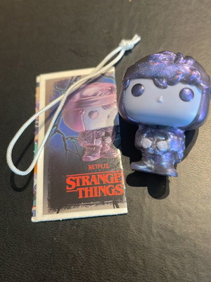 Stranger Things Kinder Joy figure VC262 with tag and string