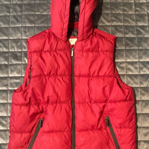 H&M sleeveless jacket for boy 9-10 years like new, red