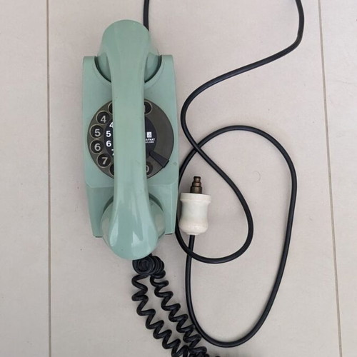 Safnat Milano vintage telephone used, bakelite turquoise 1979