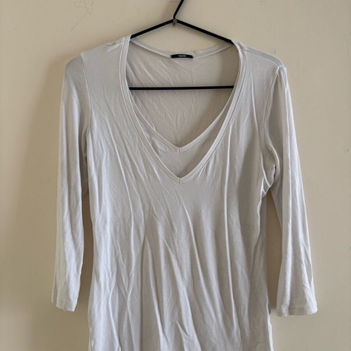 White Tezenis top with 3/4 sleeve used in excellent condition size M
