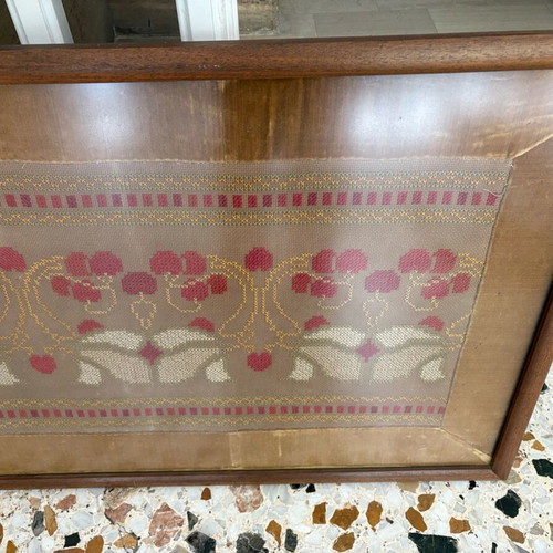 Vintage embroidered wall frame like new with wooden frame