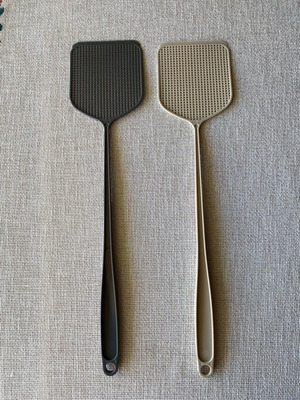 Plastic fly swatters set of 2 like new