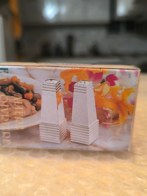Salt and pepper set in gift box new, modern design