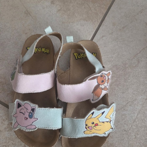 Πέδιλα Pokémon νούμερο 28 για κορίτσια σαν καινούργιο, πολύχρωμα H&M