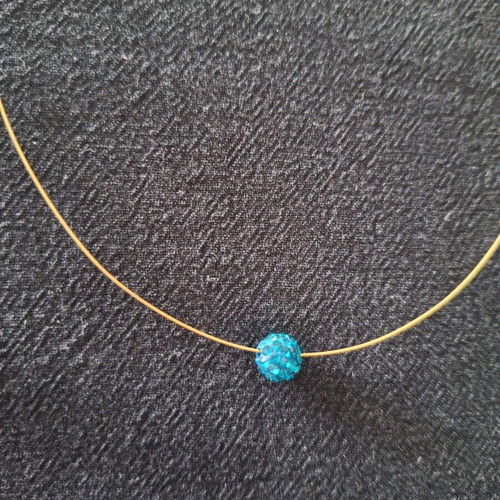Necklace with wire and turquoise element with rhinestones new