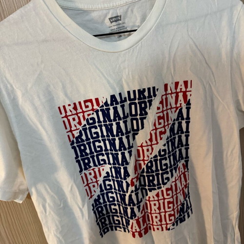 Levi's T-shirt large, like new, white