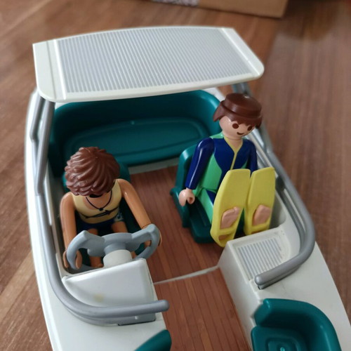 Playmobil no 6981 used with missing parts