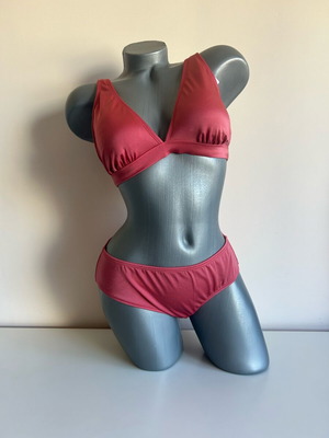 Two-piece swimsuit new, sizes 38/40/42, brown and red