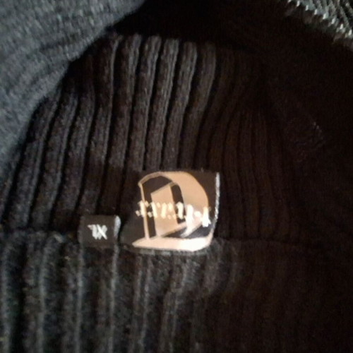 Trax pullover with zipper XL black like new