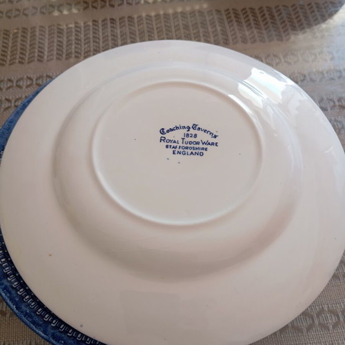 Vintage English plates set of 3 like new