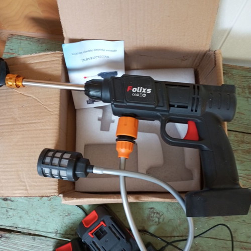 Folix cordless pressure washer like new with charger and two batteries