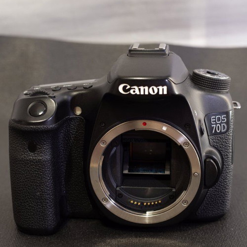 Canon EOS 70D with EF-S 24mm f/2.8 STM lens like new
