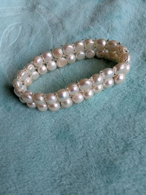 Pearl bracelet like new with natural pearls