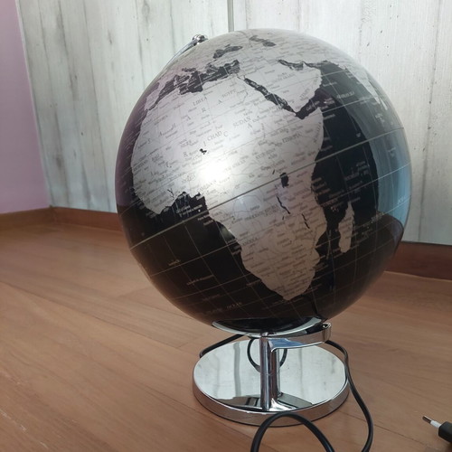 Black and white globe lamp with switch