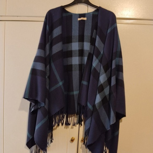 Burberry cape like new, black and blue