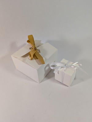 Gift boxes new, pack of 4 large and 9 small with ribbon