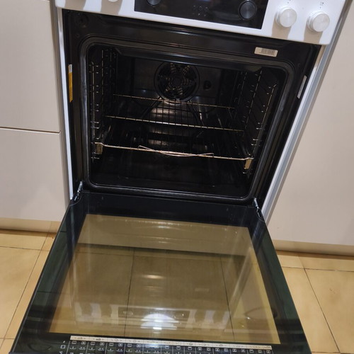 Whirlpool electric stove like new